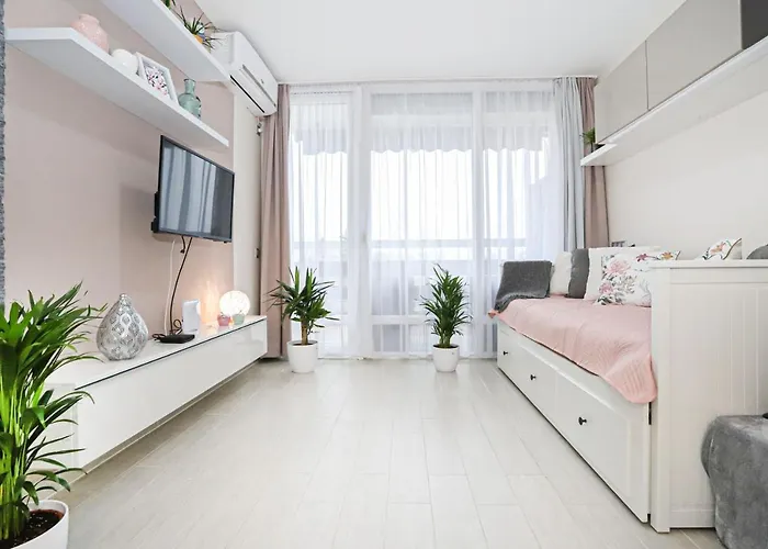 Silver Ezuestpart Apartment